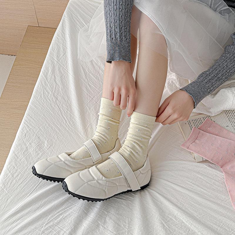 Female Autumn Simple Wave Dot Stars Boneless Tube Stack Socks