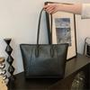 Корейская версия модной женской сумки-тоут большой вместимости 2025 новая простая повседневная сумка через плечо для поездок на работу универсальная портативная женская сумка