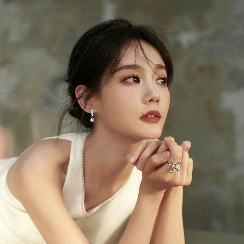 Elegant Non-Pierced Zircon Pearl Clip-On Earrings for Women - Trendy and Stylish Accessory