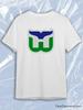 TeeSensation Hvit Rund Hals Kortermet T-skjorte med Hartford Whalers Grønn Blå Hvalhale H Hockey Logo Trykk