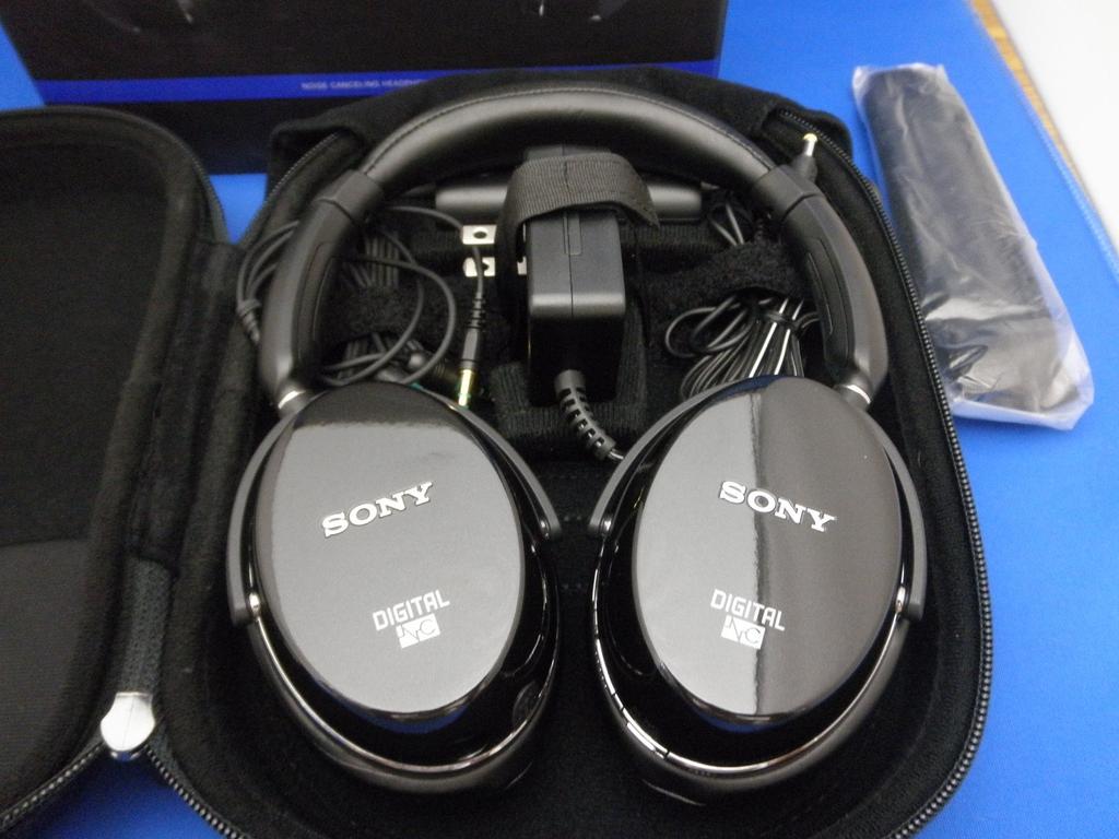 Sony Noise Canceling Headphones MDR-NC500D