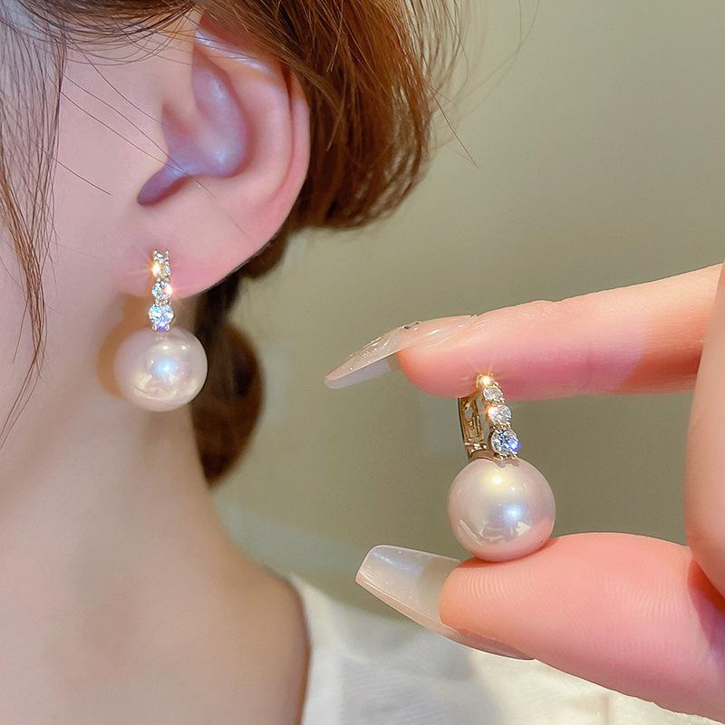 White Pearl Shell Fringed Earrings Fashionable and Elegant Temperament Earrings French Light Luxury High-end Earrings Women