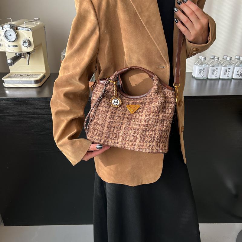 Зимняя портативная шерстяная клетчатая сумка женская 2025 новая модная сумка-корзина для овощей универсальная на плечо/кроссбоди