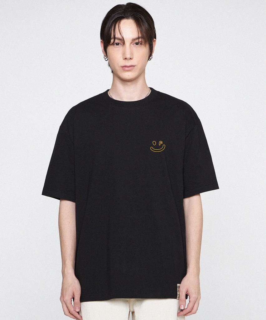 GRAVER [Unisex] Small Line Drawing Smile Short Sleeve T-Shirt_Black/Yellow Logo