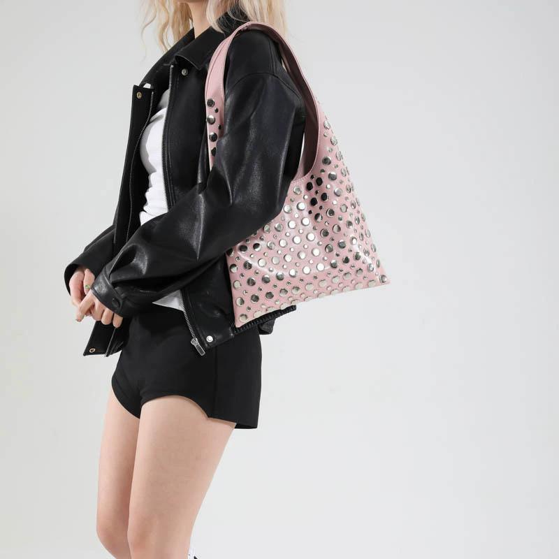 Летняя сумка через плечо с заклепками, брендовая, модная, из высококачественной ПУ кожи, универсальная, однотонная, для通勤, тоут, женская сумка-ведро, подмышечная сумка