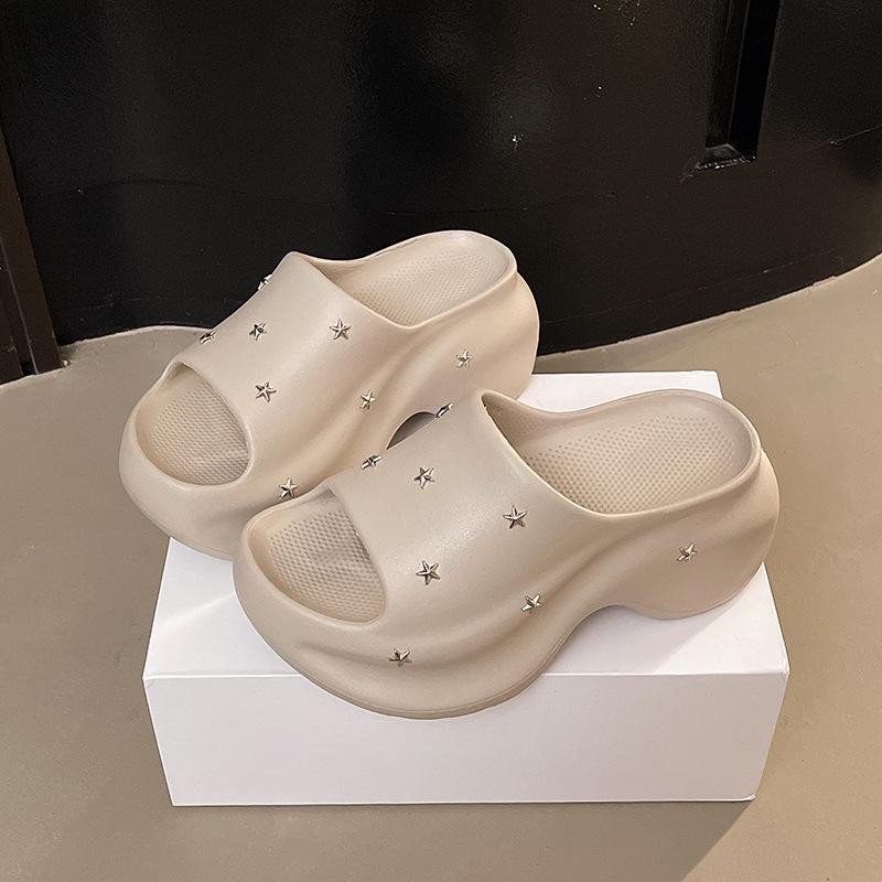 Женские шлепанцы на толстой подошве для увеличения роста, летние, новые легкие шлепанцы с отверстиями, маленькие пляжные прохладные шлепанцы