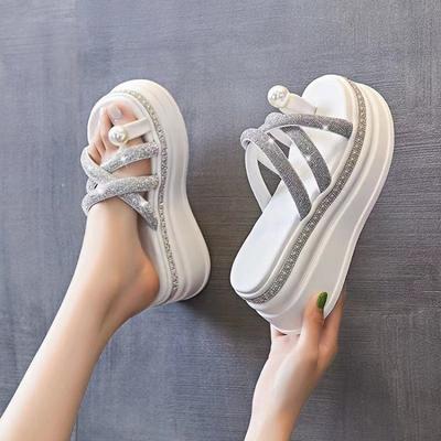 Тапочки на платформе с покатым каблуком, женская летняя верхняя одежда, модные туфли со стразами 2025, новые модные сандалии с заостренным носком