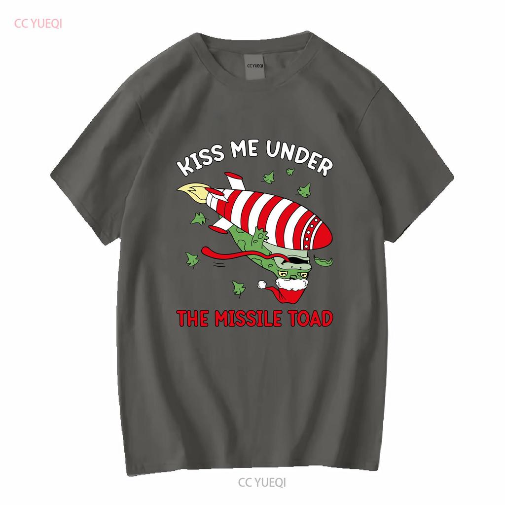 kiss Me Under The Missile Toad T Shirt Funny Xmas Frog Santa Meme Vintage Winter vintage Washed Casual Versatile