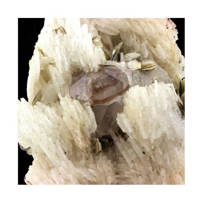 Apatite, Cleavelandite, Mica 2520.0 carats