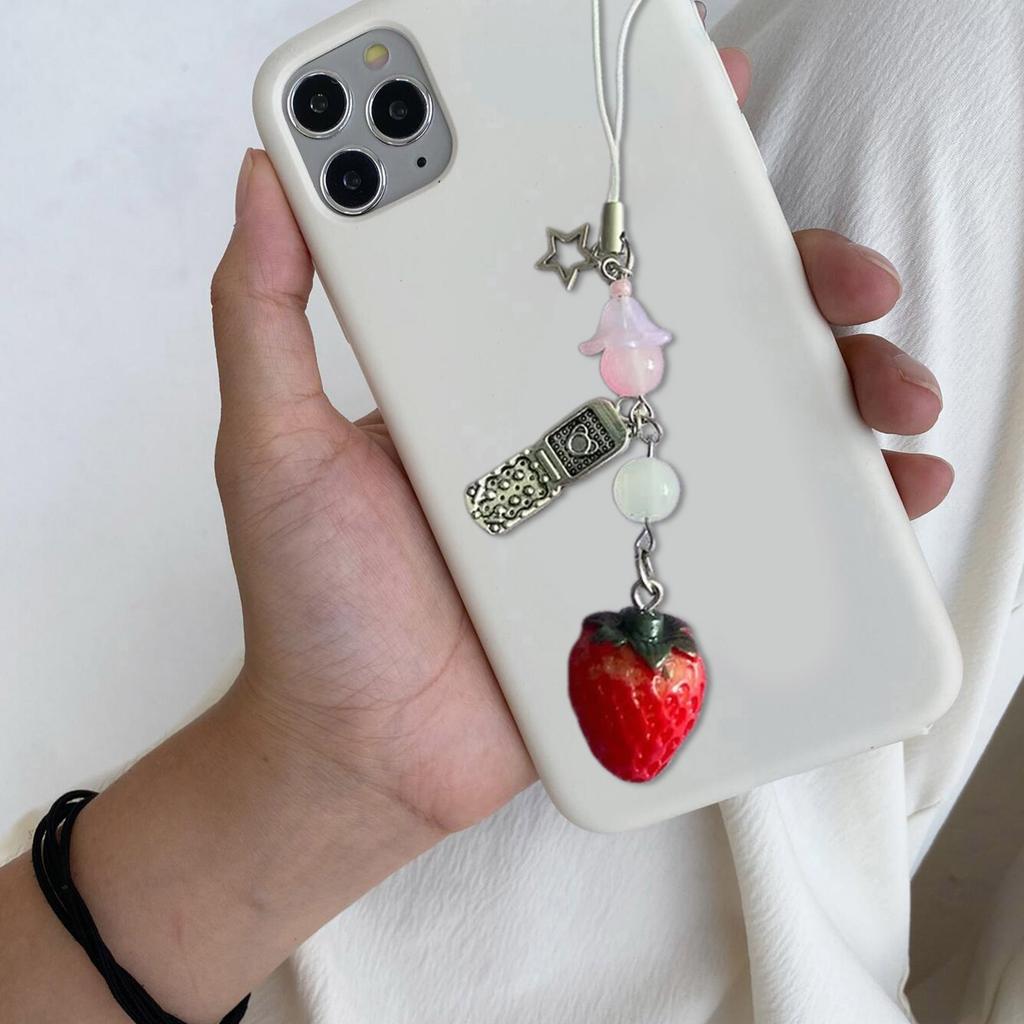 Стильный шнурок для телефона из бусин с подвеской-клубничкой, брелок, съемный шарм для телефона, кольцо для ключей, портативный аксессуар для женщин