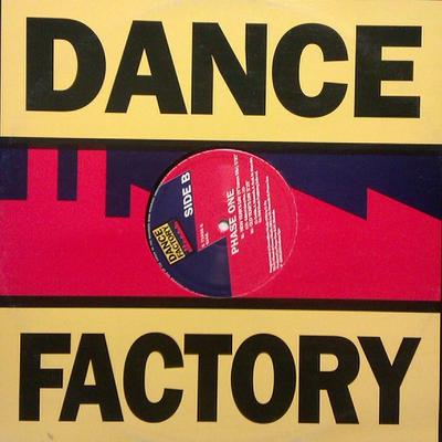 12-дюймовая пластинка PHASE ONE - New Year's Day 8710286 Dance Factory 1995 Италия Танцевальная и электронная Б/У