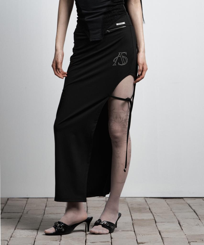 Aejeuyua Cut-Out Ribbon Long Skirt Black