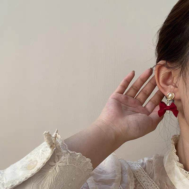 Новинка 2023 года, корейские простые серьги, очаровательные серьги для девочек, блестящие элегантные серьги с красной бабочкой для влюбленных, серьги-подвески с бантом