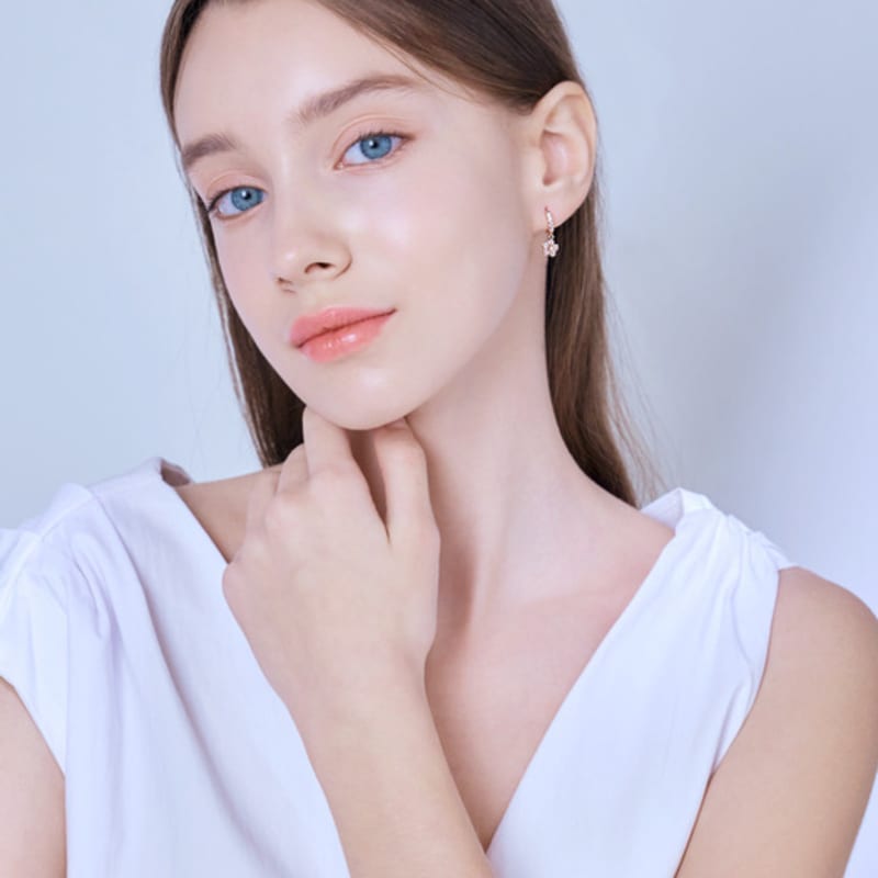 Ювелирные изделия ELLE Позолоченные серьги-пусеты с кубическим цирконием ELGPEE426