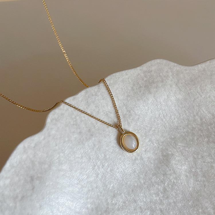 Ожерелье с подвеской из ракушки кошачий глаз — простое, универсальное и стильное для женщин