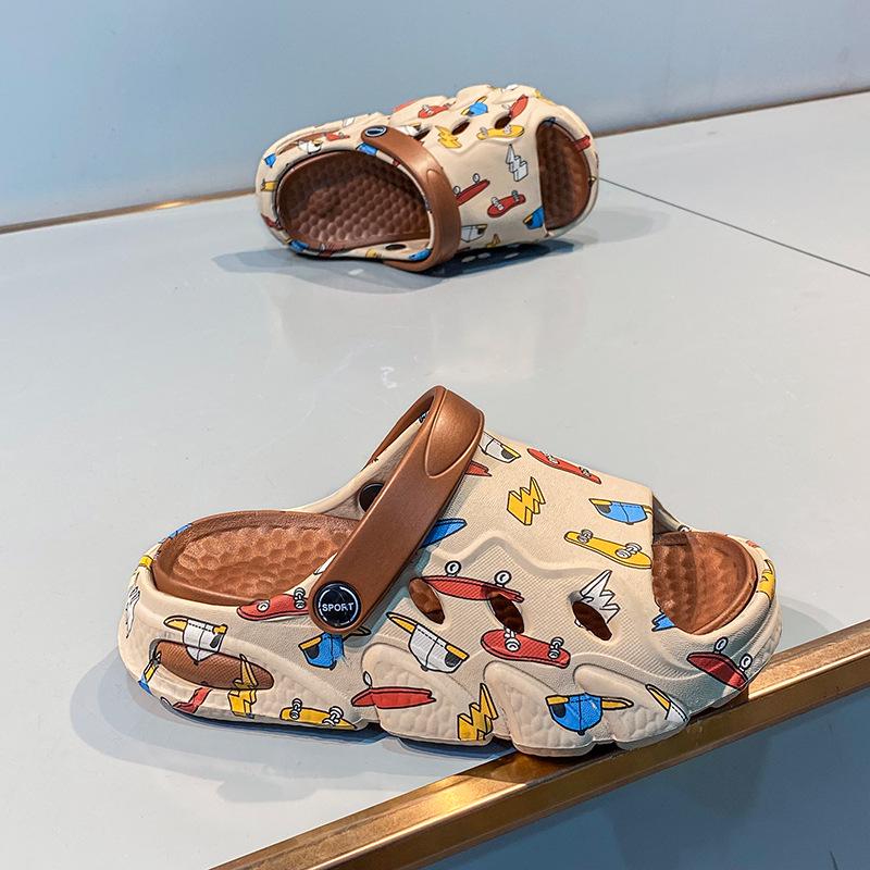 Летние сандалии для мальчиков с нескользящей мягкой подошвой и рисунком в виде мультфильмов: Детские тапочки для улицы с двумя петлями