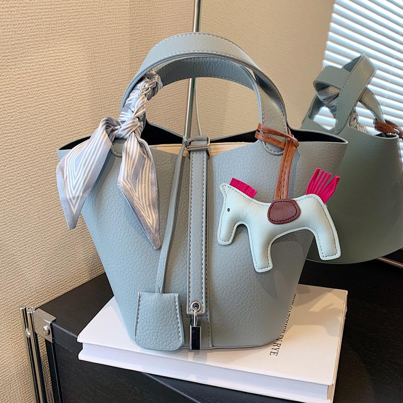 Women's bag women's 2025 new large-capacity versatile hand carry vegetable basket high-end single shoulder handbag bucket bag