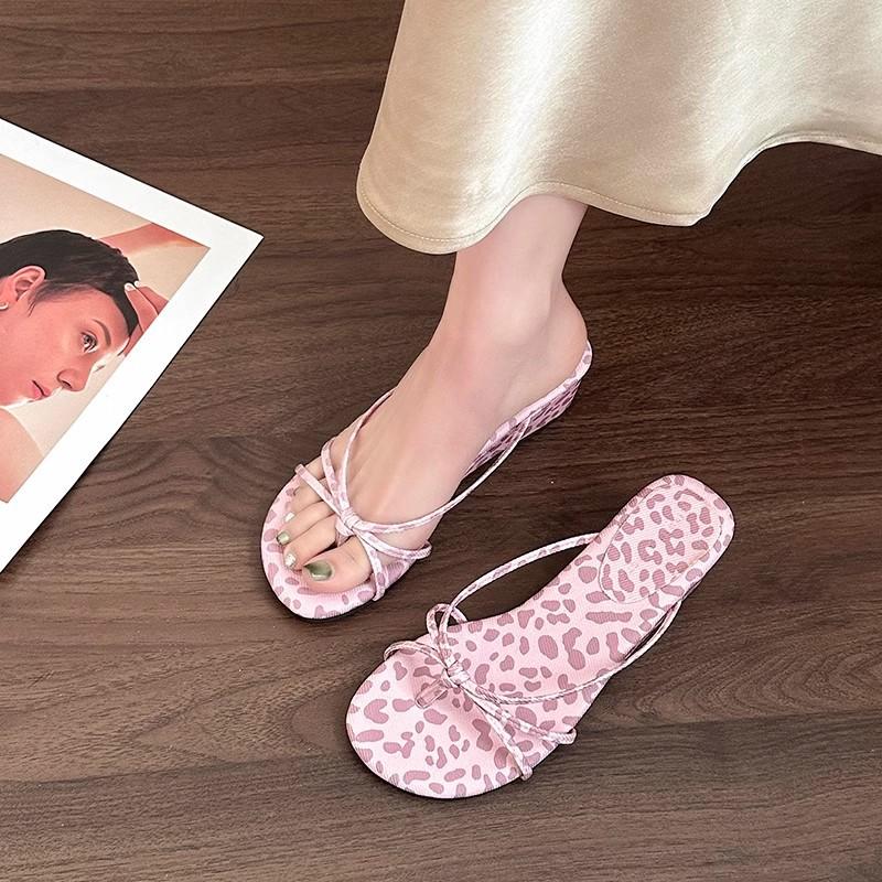 Модные ретро универсальные шлепанцы на танкетке женские летние новые на плоской подошве простые с открытым носком нескользящие шлепанцы на перемычке женские