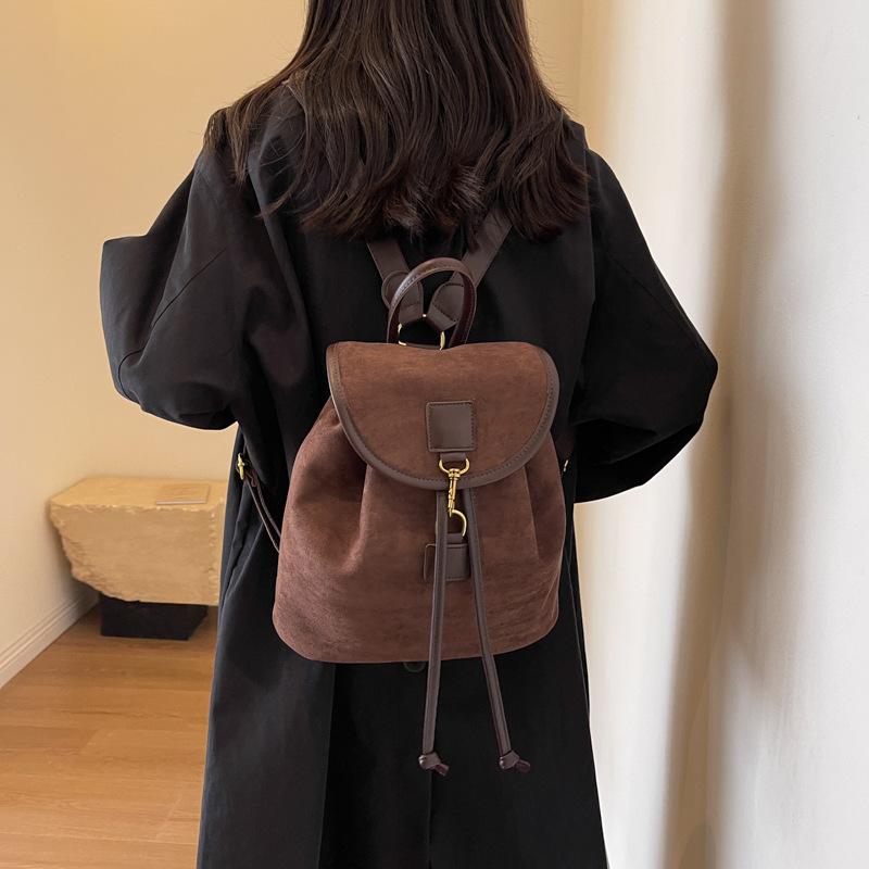 Сумка большой вместимости 2025 новая повседневная универсальная рюкзак женская портативная сумка-ведро матовая ретро для выхода