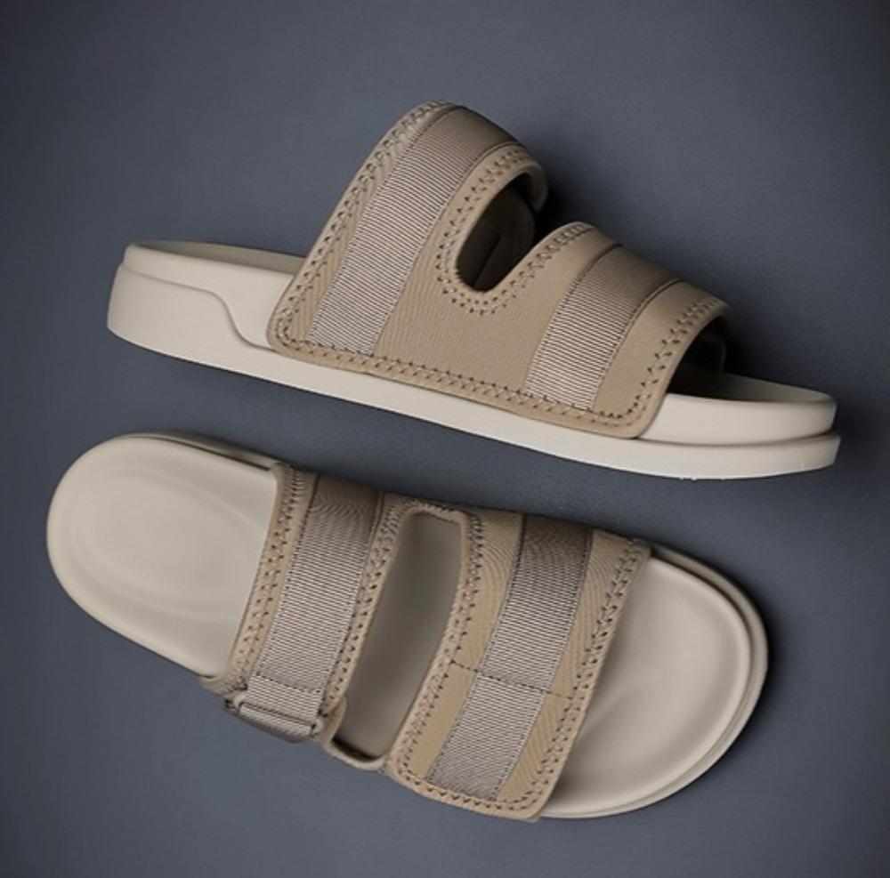 Мужские шлепанцы Летние Новые Модные Универсальные Однослойные Мягкая подошва Пляжная обувь Летние Мужские Сандалии