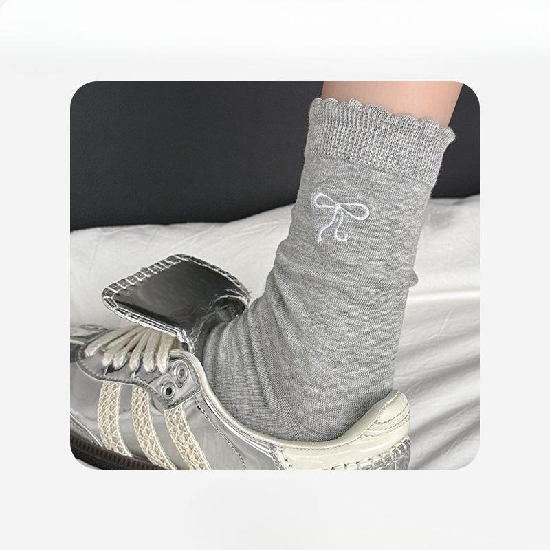 Female Spring and Summer Bow Embroidery Wavy Edge All Build Wicking Sweat In The Tube Pile Pile Cotton Socks