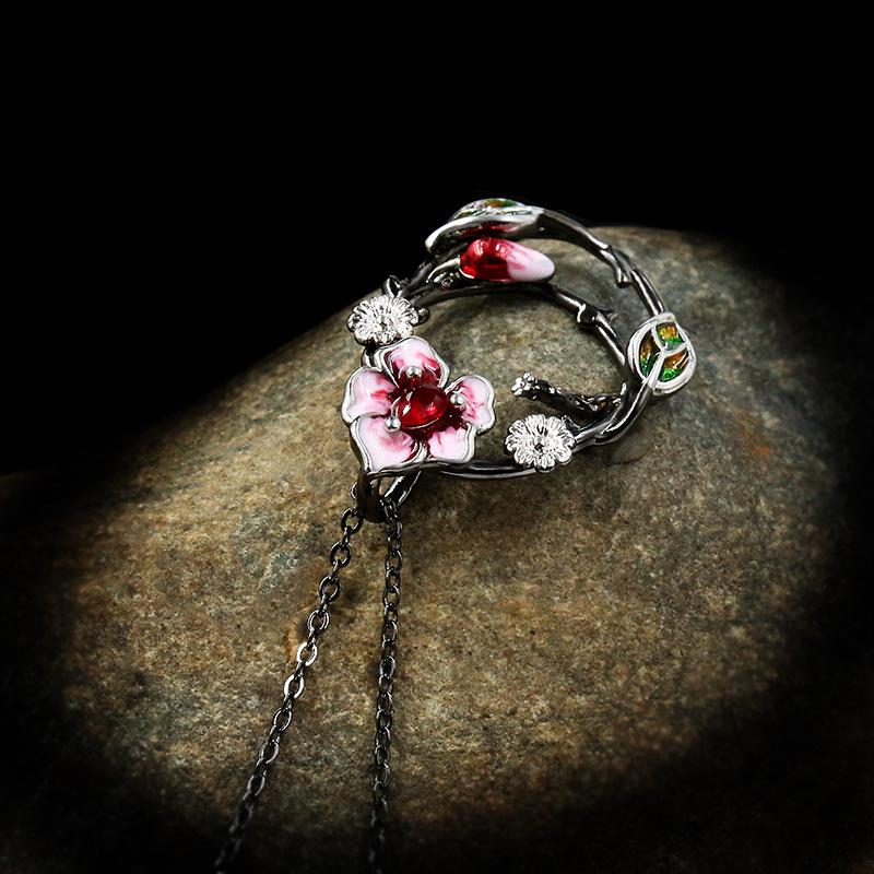 Frosty Oriental Rose Short Necklace Enamel Glaze White Jade Flower Ladybug Clavicle Chain Womens Trendy