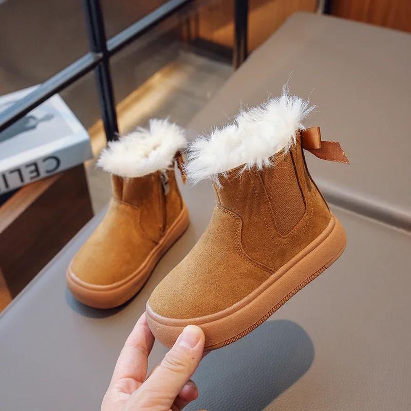 2024 Детские зимние ботинки для девочек, зимние новые модные корейские ботинки с мягкой подошвой, нескользящие, универсальные, сохраняющие тепло, плюшевые ботинки