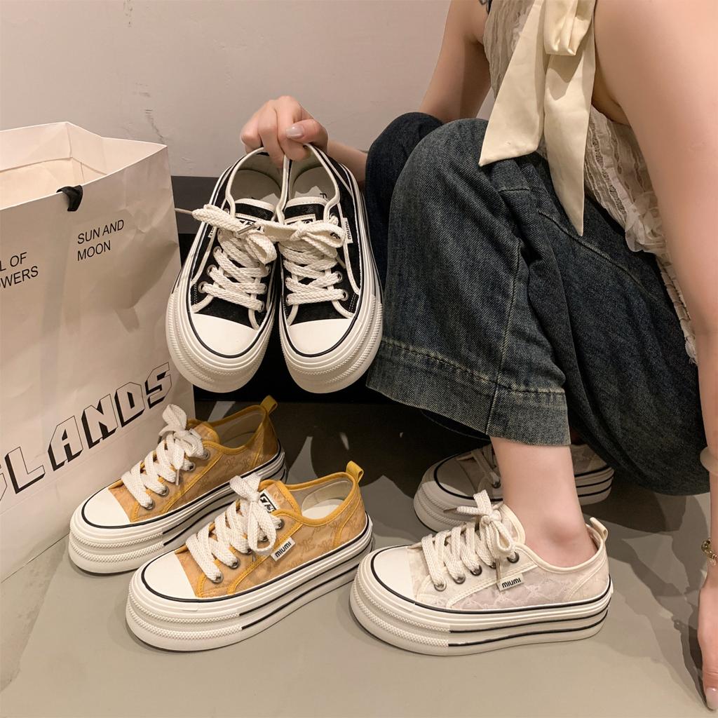 Дышащие новые толстые маленькие белые туфли женские летние туфли 2025 супер огонь с подошвой тонкие парусиновые туфли сезон повседневные универсальные юбка