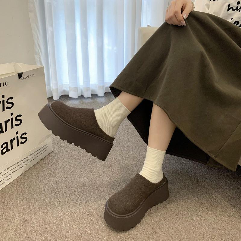 Мода 2024 Новые женские плюшевые тапочки Толстая подошва Baotou Плюс бархат Теплые Зимние Новые женские замшевые хлопковые тапочки