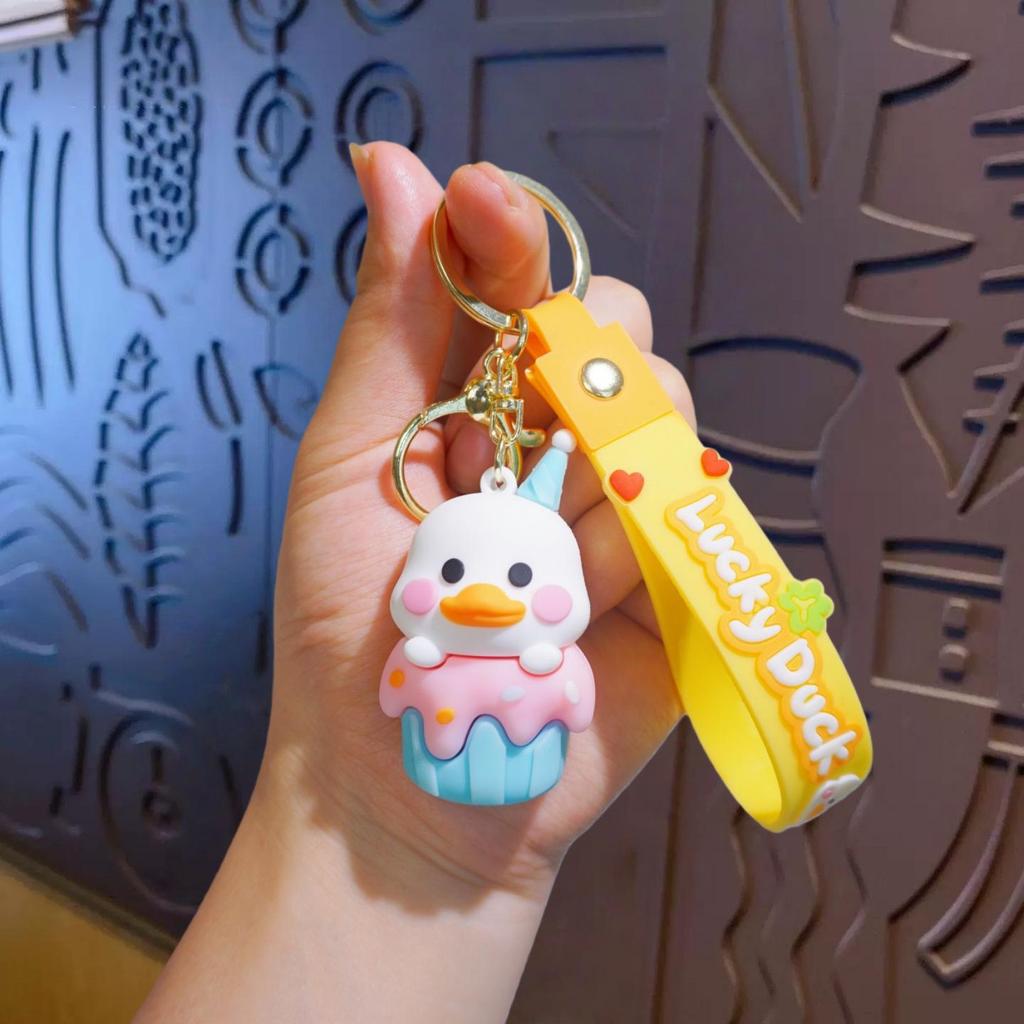 Очаровательный брелок-утка: Мягкий резиновый брелок-персонаж животного для сумок, автомобилей и многого другого