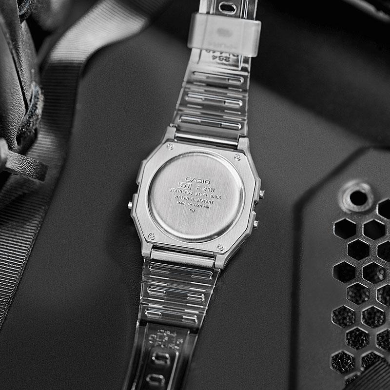 Casio Квадратные часы серии Vintage, водонепроницаемость 50 м, кварцевый механизм, ремешок из нержавеющей стали, мужские часы, белый B640WDG-7
