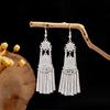 Этнические серьги-подвески с кисточками из перьев и серебра Мяо и разноцветными бусинами - Украшения "Дождевая бабочка"