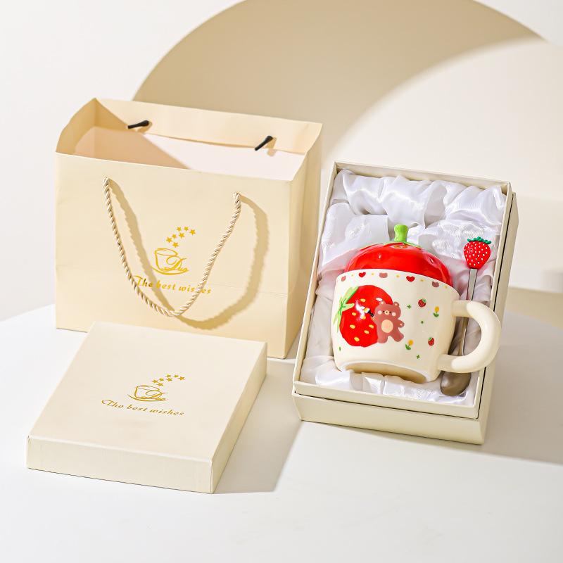 Керамическая чашка с крышкой «Клубничный медведь» для девочек, подарочная чашка для дома, кружка, высококачественная, для пары, для молока, для завтрака