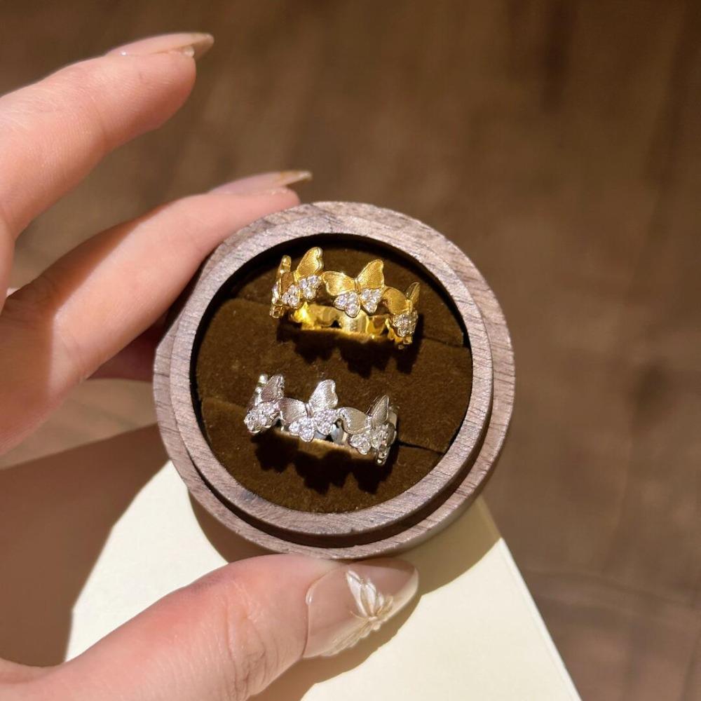 Vintage Gold Brushed Diamond Butterfly Ring for Women Elegant Unique Design Luxury Fashion Jewelry