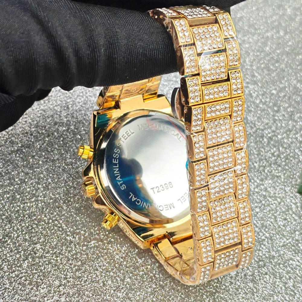 Luxury Mens Watches Full Diamond Iced Out Calendar Quartz Watches Fashion Week Display Waterproof Clock