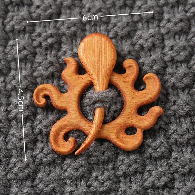 Brooch Pin with Woodenanimal Pattern