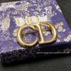 Полированная золотая брошь-буква CD для женщин - Минималистичная, универсальная медная булавка с настоящим золотым покрытием для аксессуаров к костюму