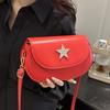 2025 новый темпераментный модный дизайн на одно плечо через плечо в иностранном стиле однотонная четырехконечная звезда портативная текстурная сумка через плечо женская