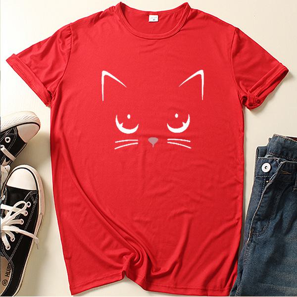 Футболка с короткими рукавами и принтом «Девочка-кошка» 2024 года — повседневная, свободного кроя.