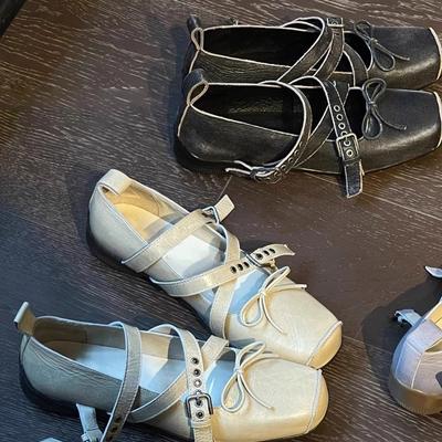 Гуттега~ Корейская версия туфель Мэри Джейн с квадратным носком и носом-пятачком, французский легкий рот, бант, перекрестная пряжка, толстый каблук, одинарные туфли