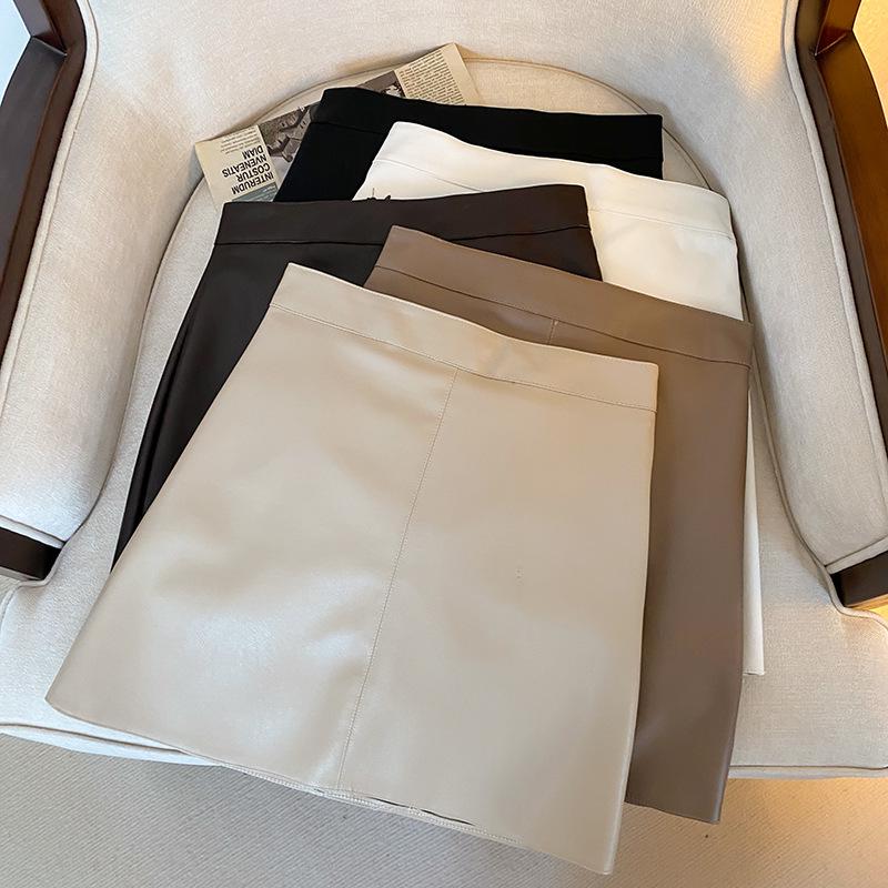 Черная узкая юбка А-силуэта из искусственной кожи: Женская осенне-зимняя короткая юбка с запахом на бедрах