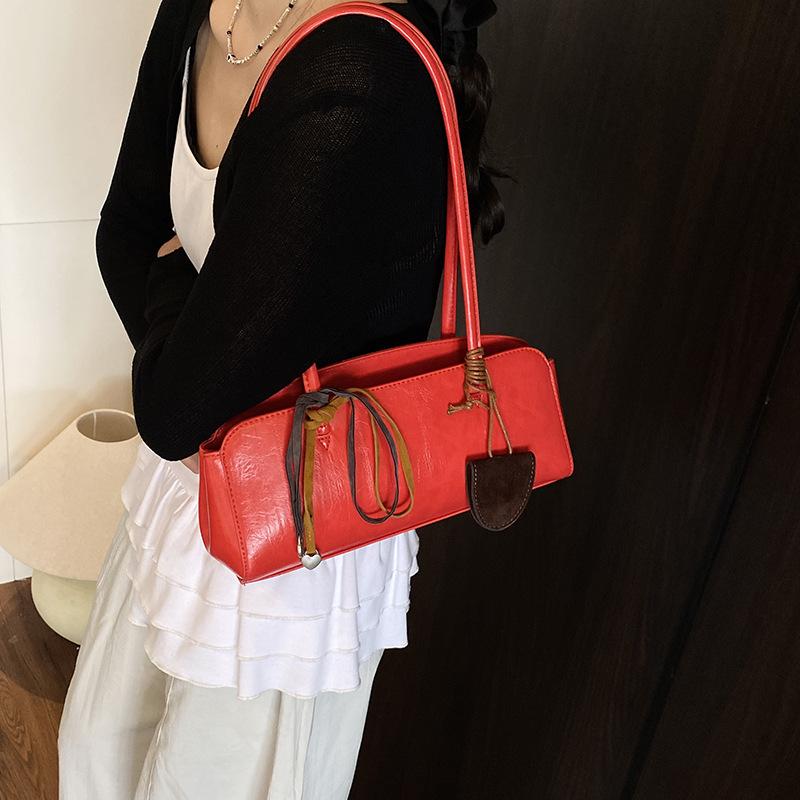 Вместительная ретро французская сумка подмышку женская 2025 новая универсальная модная сумка на плечо в иностранном стиле портативная сумка-тоут