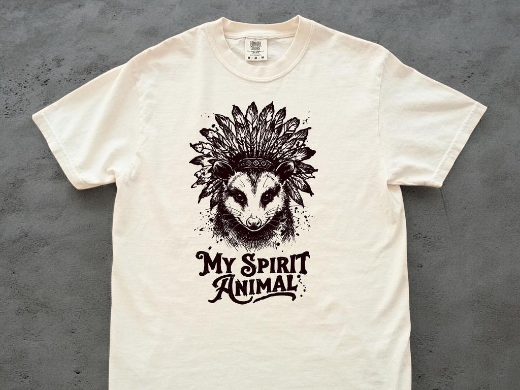 Possum Spirit Animal T-Shirt: Gift for Opossum Lovers in Vintage Style - Comfort Colors 100% Cotton
