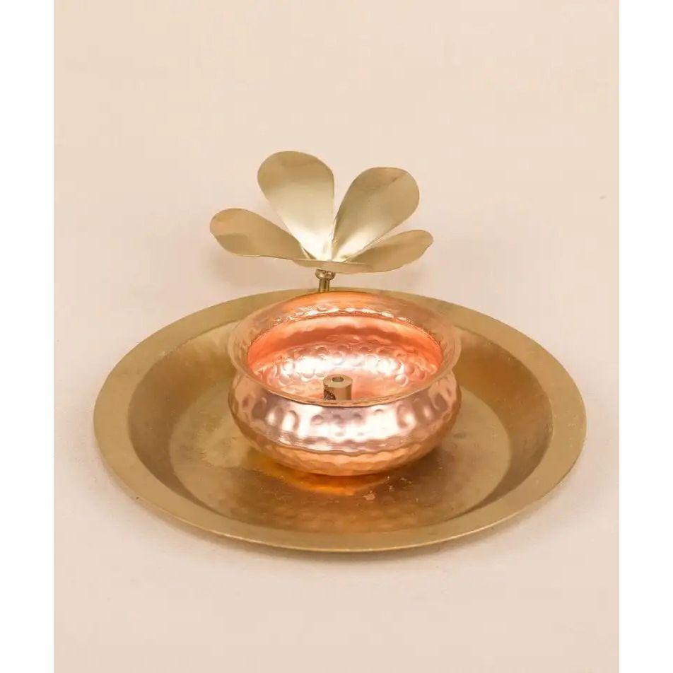Лампа с декором в виде цветка, Hammered Flower Lamp, Isha Life