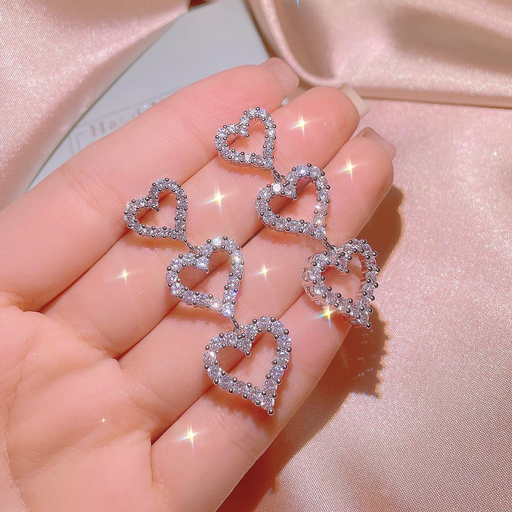 High End Niche Design Fashionable and Versatile Love Earrings for Women Peach Heart Shaped Earrings