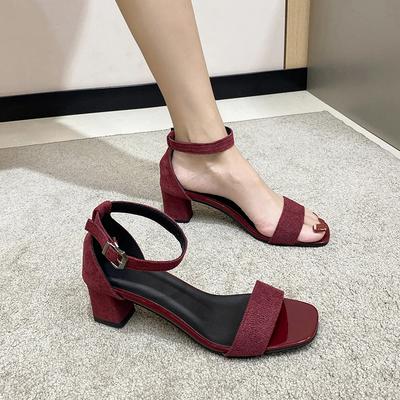 Модные летние босоножки на каблуке с квадратным носком 2025 горячая распродажа ремешок с пряжкой женские сандалии модные с открытым носком нарядные
