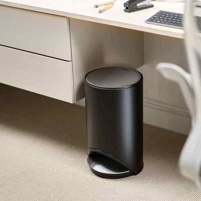 JOSEPH JOSEPH Arc Easy-Push Мусорное ведро с педалью матовое черное 10 л