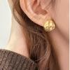 Матовые круглые серьги-гвоздики из шлифованного металла - Модный дизайн в холодном стиле 2025