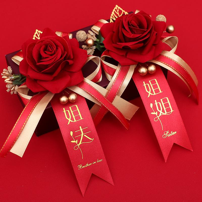 Свадебный набор бутоньерка: Бутоньерки для семьи, шаферов и подружек невесты для приветствия родителей.