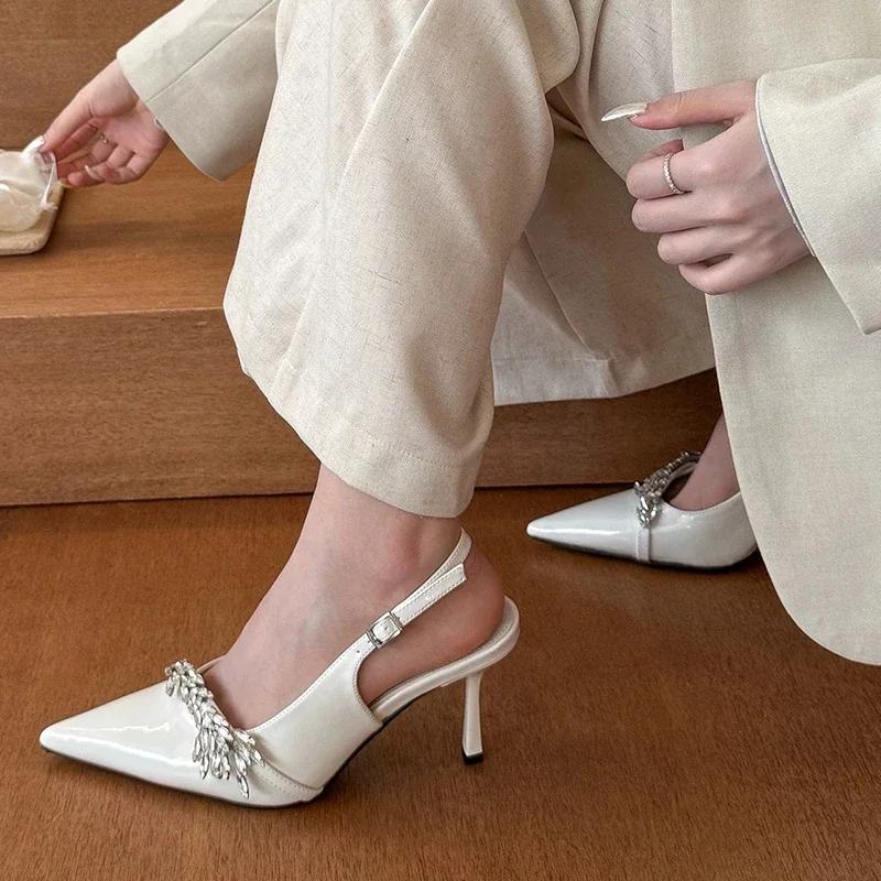 Мода 2025 Летняя Мода Кристальные Туфли-Лодочки на Высоком Каблуке Женские С Острым Носком Тонкий Каблук Вечерние Туфли Женские Лакированная Кожа Ремешок с Пряжкой Сандалии